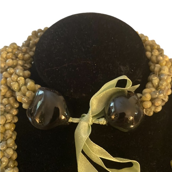 Hawaiian Mongo Shell Lei Necklace - Picture 3 of 4